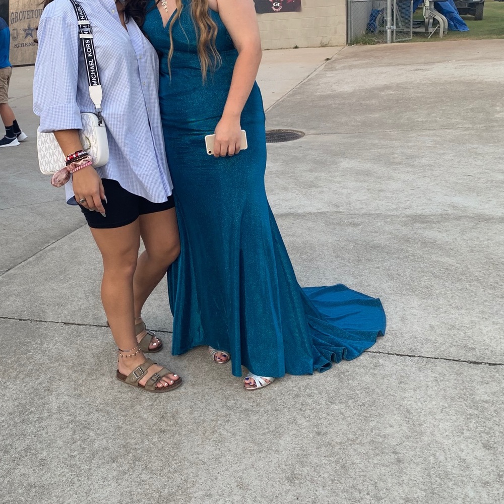 PROM DRESS - Picture 5 of 7